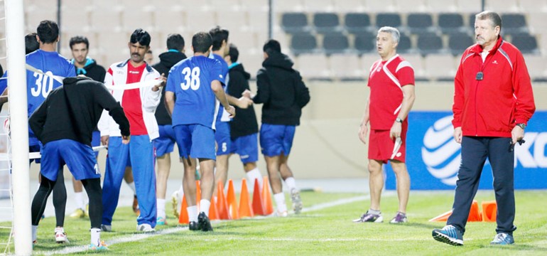 لاعبو الابيض يستعدون للاستحقاق الاسيوي الازرق كوم 
