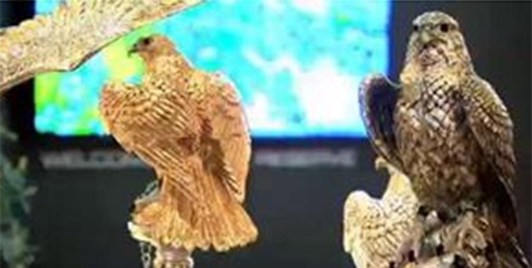 بالفيديو.. معرض بأبوظبي أرخص سلعة فيه بمليار درهم.. ويعرض لأول مرة آلة لمكافحة الشيخوخة