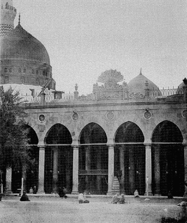 واول صورة في 1880 للمسجد النبوي