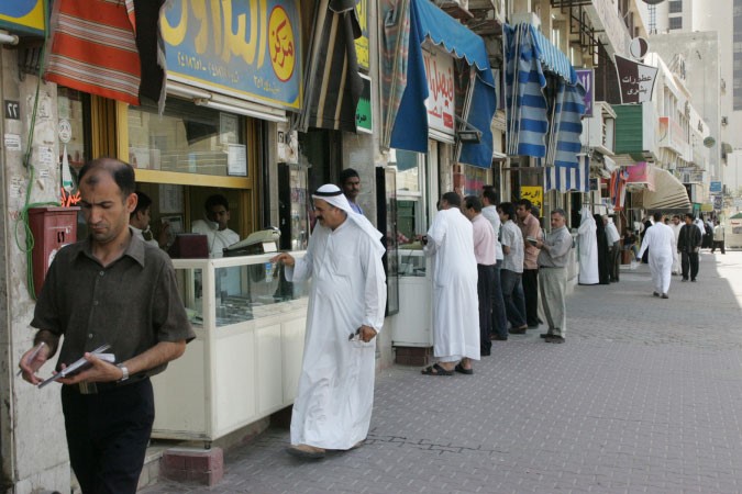 موسم الحج رفع الاقبال على الريال السعودي في سوق الصرافة المحلية