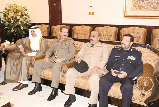 الفريق غازي العمر واللواء يوسف الانصاري والسفير ضاري العجران 
