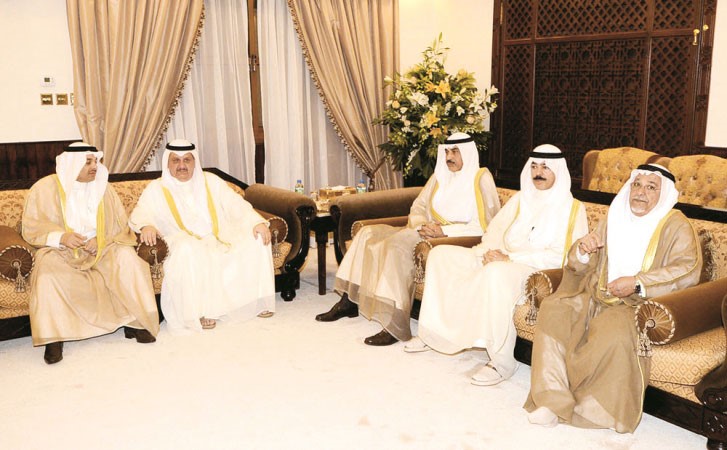 الشيخ علي الجراح والشيخ محمد الخالد والشيخ صباح الخالد وعيسى الكندري ويعقوب الصانع 