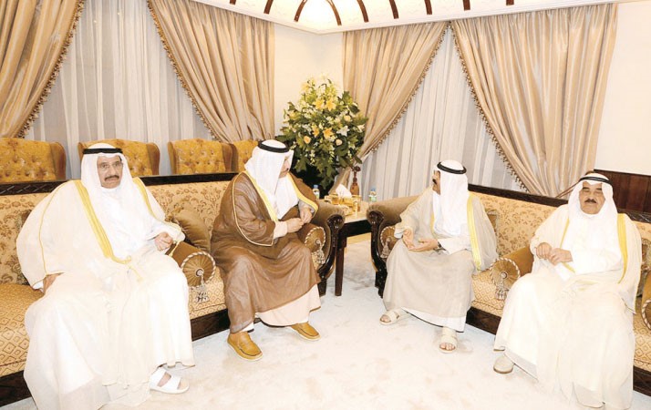 الشيخ فيصل السعود والشيخ مشعل الاحمد وسمو رئيس الوزراء الشيخ جابر المبارك والشيخ شملان العبد العزيز 