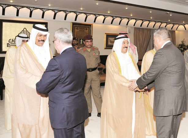 صاحب السمو الامير الشيخ صباح الاحمد وسمو ولي العهد الشيخ نواف الاحمد في استقبال المهنئين 