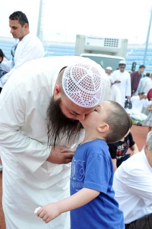 اب يعايد ابنه﻿