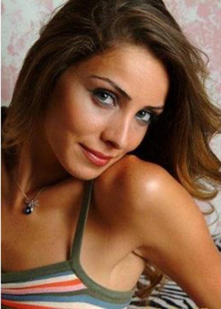 الممثلة التركية الشهيرة نور فاتح اوغلو