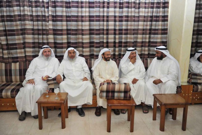 عدد من المهنئين 