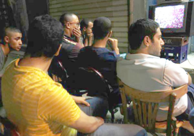 حزن عام في المقاهي المصرية