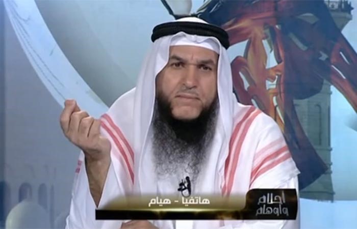 بالفيديو.. متصلة كويتية على برنامج ديني تبكي بشدة بسبب ضياع قطتها