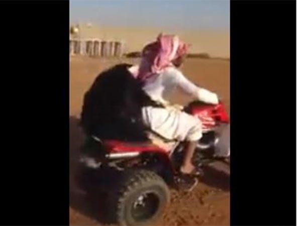 بالفيديو.. سعودي يقحص بخروف العيد