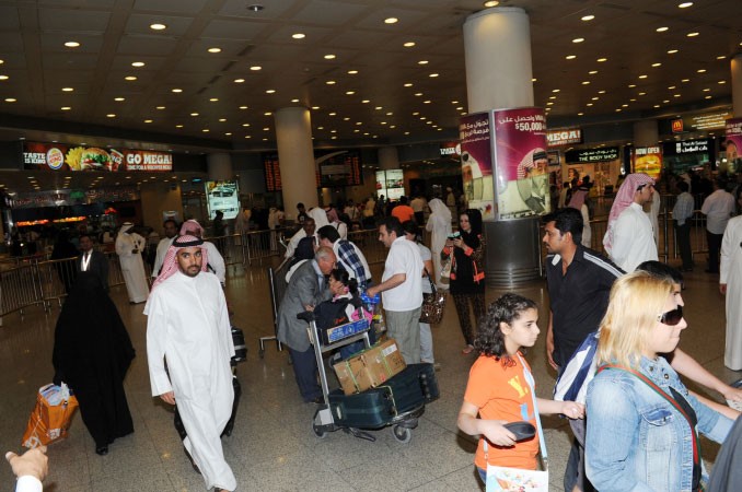 زحام في المطار في استقبال الحجاج العائدين﻿