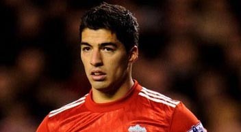 بالفيديو.. سواريز يعود للشغب بـ"ركلة جزاء" مُزيفة