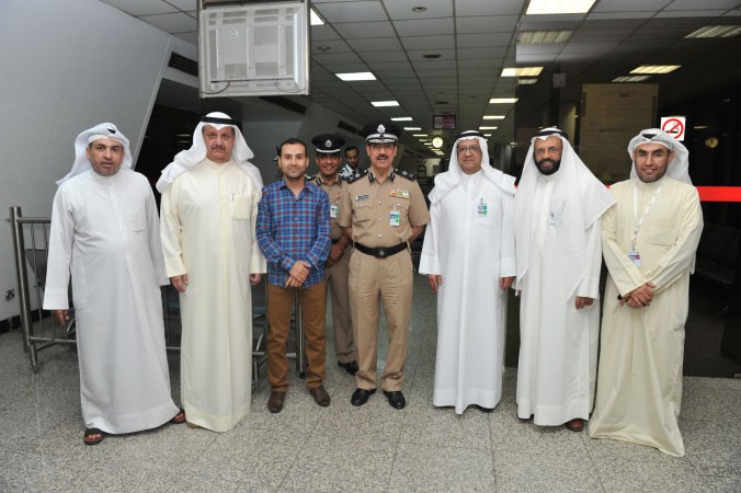الوزير الكندري وفواز الفرح وعصام الزامل وبعض المسوؤلين بالمطار مع الزميل فرج ناصر﻿