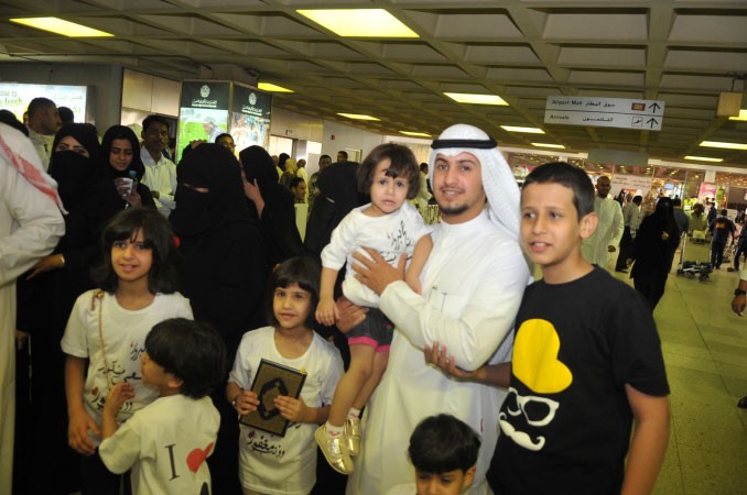 الابناء بانتظار وصول الحجاج﻿