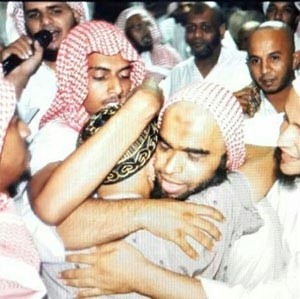 داعية سعودي يودع الحياة بعد دقائق من توزيعه هدايا على حجاج بمخيم منى