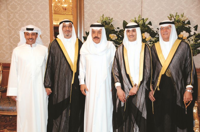 عبدالله الفارسي ومشاري البدر يهنئان