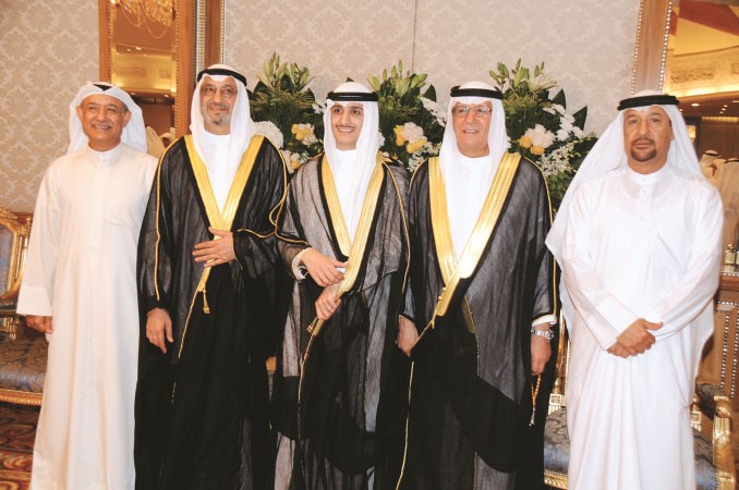 المعرس متوسطا والده واعمامه علي واحمد وفيصل الملا