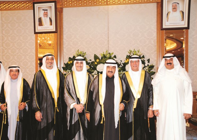 سمو الشيخ ناصر المحمد وخالد الجار الله وعبدالكريم جعفر يباركون