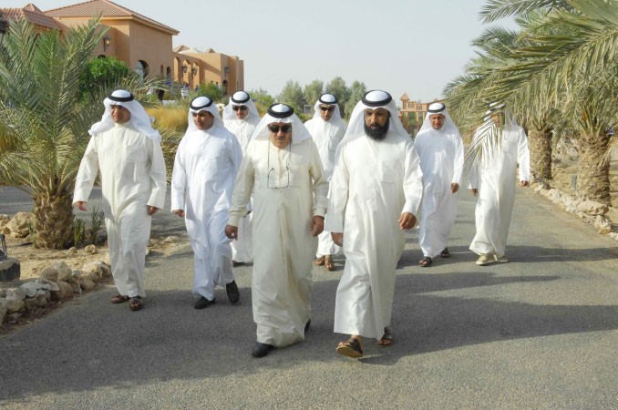 احمد الفضالة ومانع العجمي مع عدد من اعضاء المجلس البلدي﻿