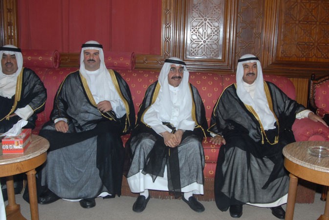 مصطفى بودي والشيخ فهد سالم العلي مع سمو رئيس مجلس الوزراء السابق الشيخ ناصر المحمد﻿