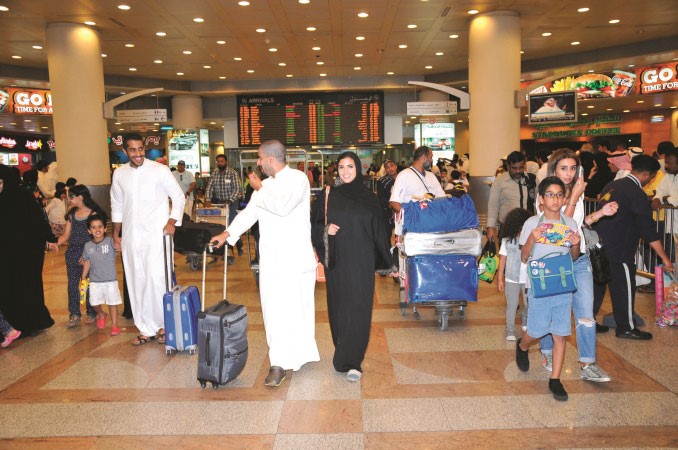 بعض الحجاج لدى قدومهم من الاراضي المقدسة