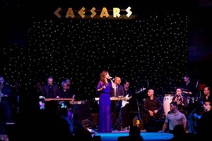 نانسي عجرم إلى جانب الممثل العالمي هاوي مانديل.. بإطلالة أنثوية ساحرة 