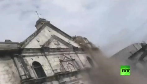 بالفيديو.. لحظة وقوع  زلزال الفلبين الاخير من داخل كنيسة  
