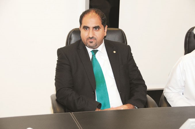 نواف الرديني خلال مشاركته في الندوة 