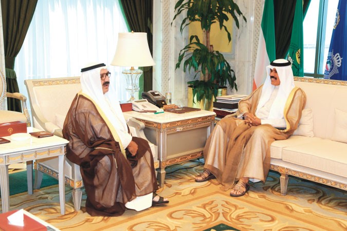 سمو ولي العهد الشيخ نواف الاحمد مستقبلا الشيخ ناصر صباح الاحمد 