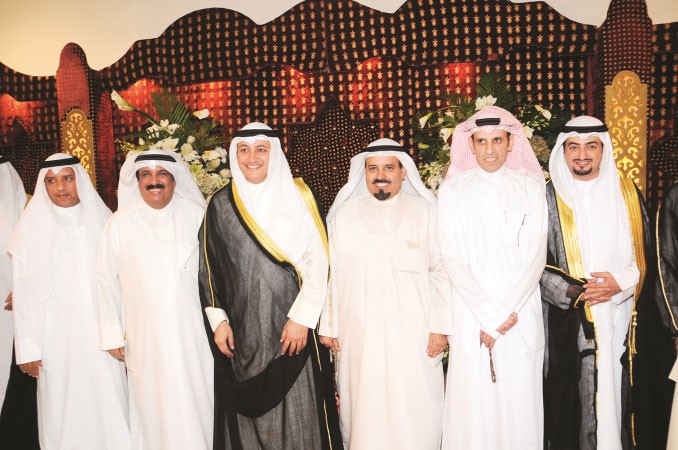 الزميلان بداح العنزي وخالد العرافة ومشعل العنزي يباركون﻿