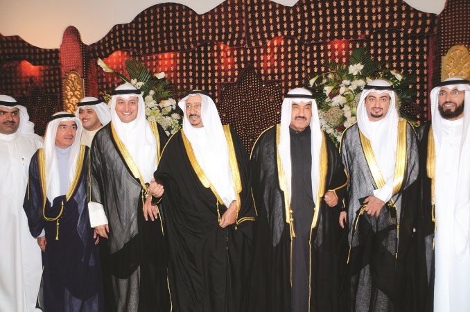 سمو الشيخ ناصر المحمد يقدم التهاني﻿