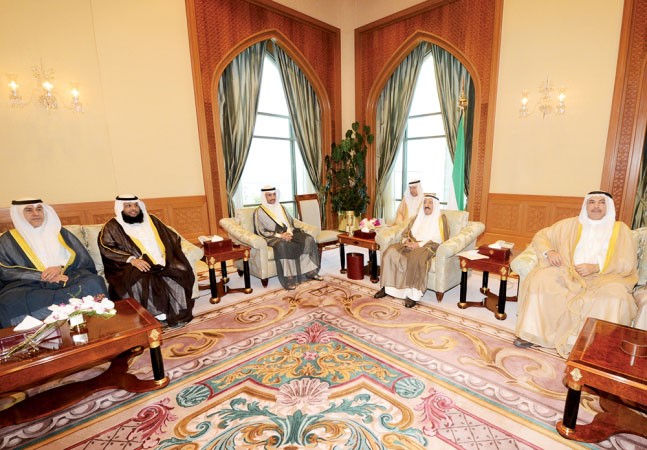 صاحب السمو الامير الشيخ صباح الاحمد ورئيس المجلس مرزوق الغانم وفيصل الشايع وحمود الحمدان وعبدالله التميمي﻿