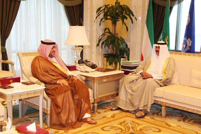 سمو ولي العهد الشيخ نواف الاحمد مستقبلا الشيخ ثامر العلي﻿