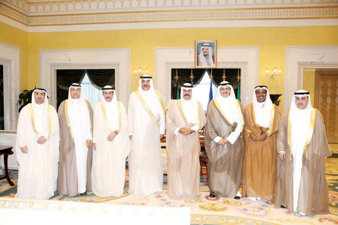 سمو ولي العهد الشيخ نواف الاحمد مستقبلا الشيخ صباح الخالد وعددا من رؤساء البعثات الديبلوماسية والقنصلية الجدد﻿