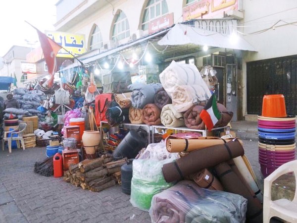 جانب من استغلال الارصفة بالمخالفة للقانون