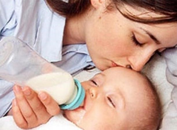خبيرة رضاعة تهزّ روسيا.. لماذا ؟
