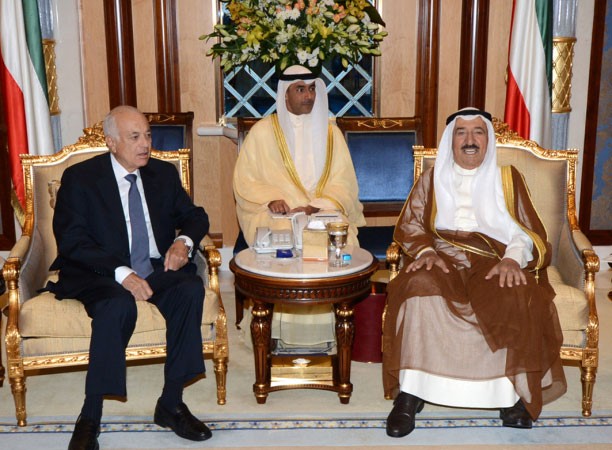 صاحب السمو الامير الشيخ صباح الاحمد مستقبلا نبيل العربي 