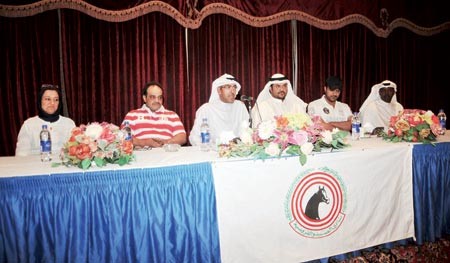الشيخ ضاري الفهد خلال اجتماع العمومية غير العادية للصيد والفروسية