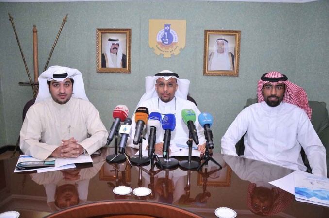 يوسف الحمد مع الحضور في المؤتمر الصحافي محمد خلوصي