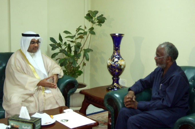 السفير طلال الهاجري يسلم اوراق اعتماده لوزير خارجية السودان ﻿