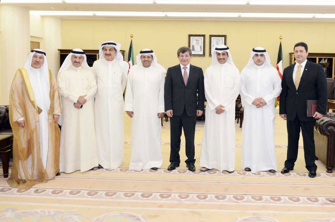رئيس مجلس الامة مرزوق الغانم مستقبلا وزير الخارجية التركي داود اوغلو﻿