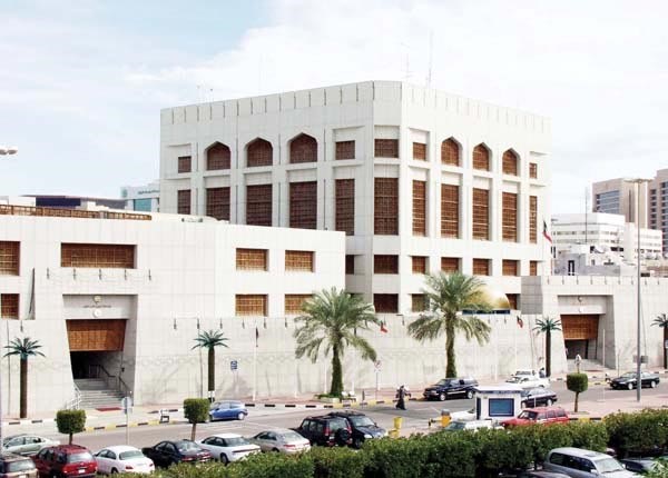 «المركزي» يطالب البنوك بتزويده شهرياً بحصيلة بيع أي أسهم مرهونة