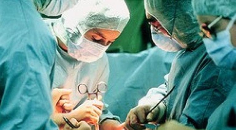 نجاح عملية زراعة وجه لفتاه على صدرها باستخدام أنسجة من ساقها جنوب شرقي الصين 