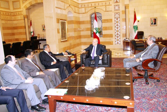 نجيب ميقاتي مستقبلا وفد الصندوق الكويتي 