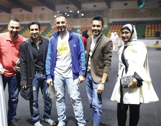 فريق محطة كويت FM مع الفنان فهد البناي