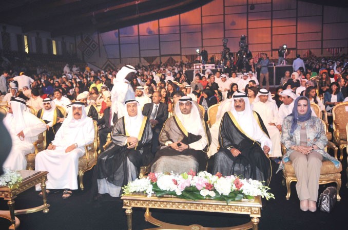 الشيخ صباح الخالد والشيخ محمد العبدالله وذكرى الرشيدي ومستشار الديوان الاميري محمد ابو الحسن يتقدمون الحضور سعود سالم