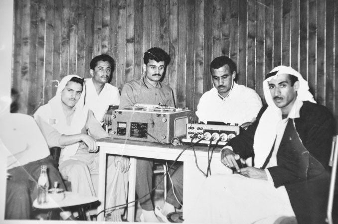 اسماعيل شعراوي داخل استوديو اذاعة الكويت
