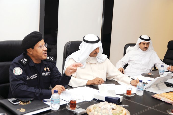 متابعة للندوة وتسجيل بعض النقاط﻿