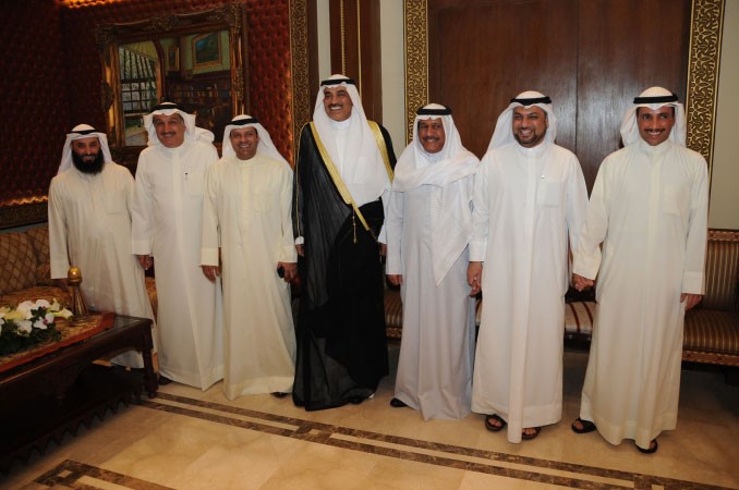 مرزوق الغانم والشيخ صباح الخالد مع ديوسف الزلزلة وحمد سيف وفيصل الكندري وكامل العوضي وسعود الحريجي