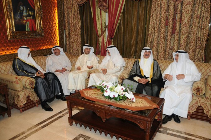 الشيخ صباح الخالد والشيخ محمد الخالد والشيخ سالم العبدالعزيز والشيخ خالد الجراح مع انس الصالح وروضان الروضان
